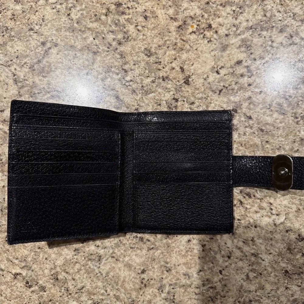 Vintage Gucci Men's Black Wallet with Silver Buckle